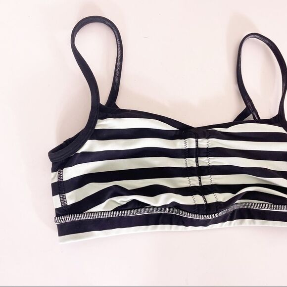 Lululemon Black & Mint Green Striped Sports Bra - Picture 4 of 6